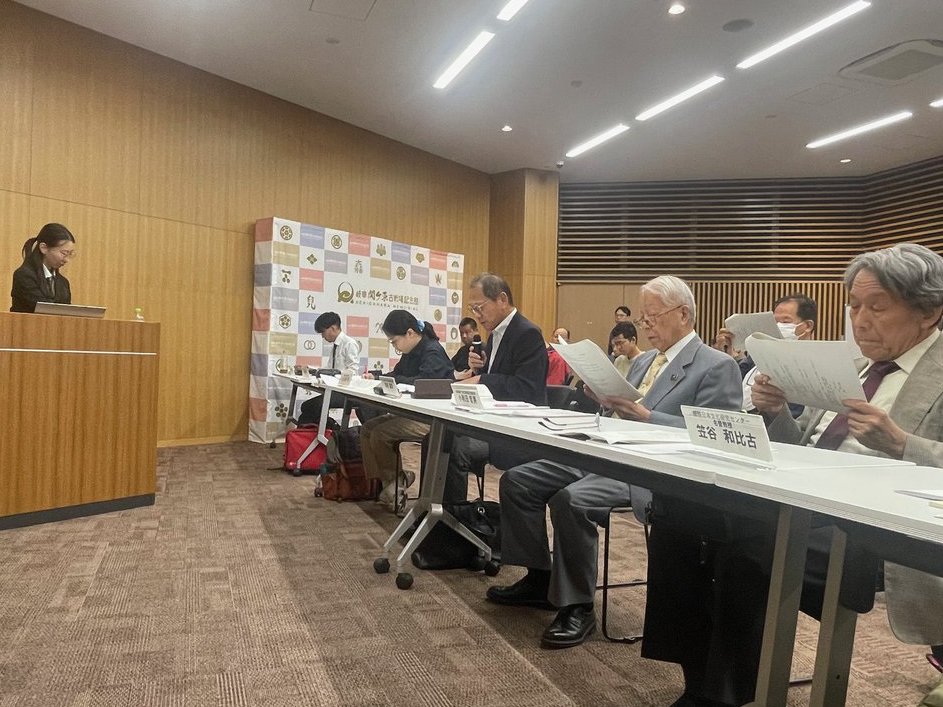 10/18（土）に第2回「関ケ原研究若手研究者成果発表会」で塚本史晃さん、南香里さんが1年間の研究成果を発表しました。小和田館長、笠谷和比古先生をはじめ、研究者の方々からご意見をいただき、さらなる研究発展を期待しています。
🔽関ケ原研究会活動🔽
sekigahara.pref.gifu.lg.jp/activity/