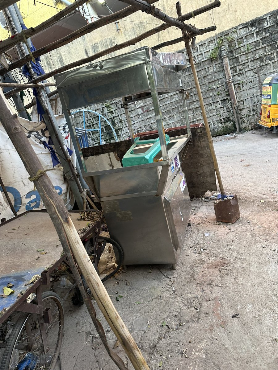 suk_pccs's tweet photo. Banjarahills Road 11 Udaynagar X Roads Beside Parimala Banjara Apts 2 GHMC Mini Tree parks getting encroached by Hawkers Chai Bandi No action GHMC several complaints pending @DeccanChronicle @TheSiasatDaily @VijayGopal_ @SajjanarVC @CVAnandIPS @CPHydCity @CPHydCity @TelanganaCMO https://t.co/egWP1H19sO