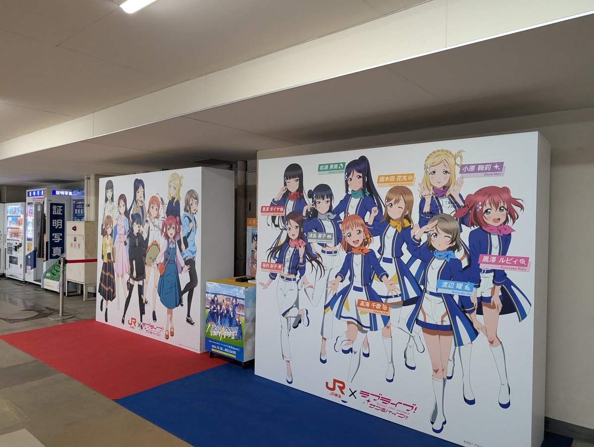 ウオールアート　A4 　「駅で待つ女学生」 トーキョーミューラルスクエア」が外苑前交差点に誕生 – ADFウェブ