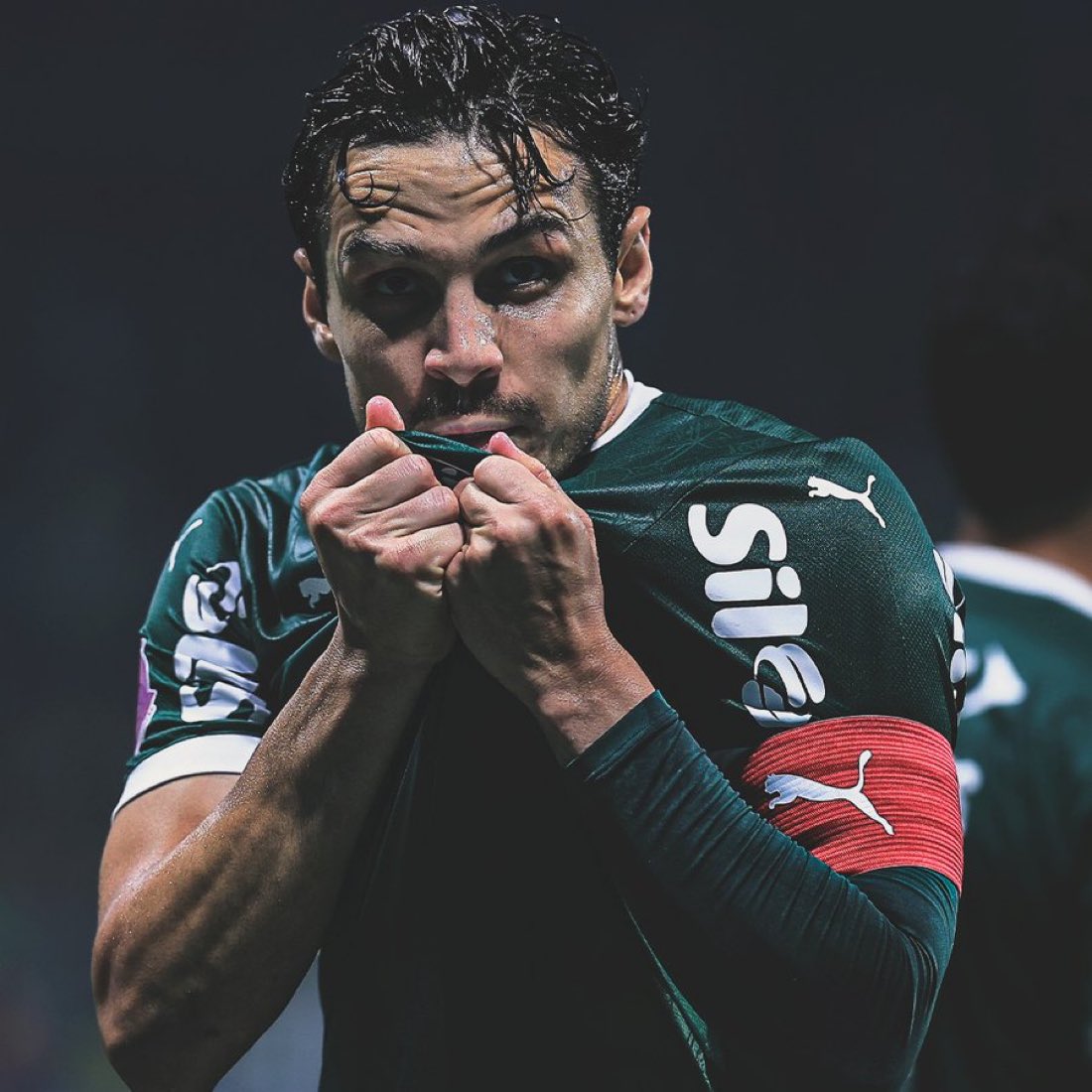 AnaliseVerdao's tweet image. Passou o ano inteiro mal. Perdeu a posição. Parecia que não renderia mais.

No momento mais importante, ele coloca o Palmeiras em mais uma final de Libertadores. 

Raphael Veiga é um COLOSSO na história da Sociedade Esportiva Palmeiras.