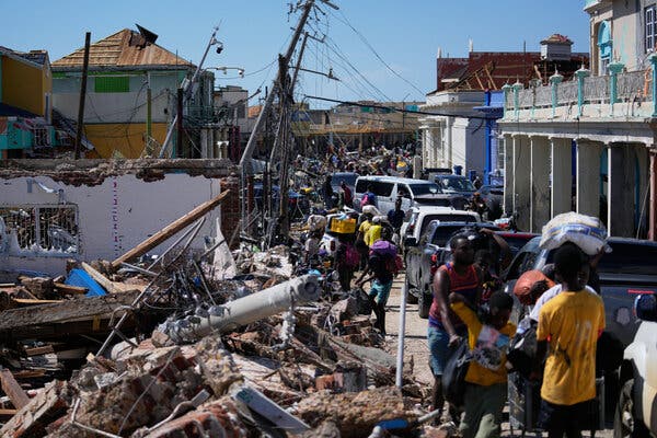 Vile_Ostar's tweet photo. 🇺🇬💔🇯🇲 
Heartbreaking news about families affected by Hurricane Melissa in Jamaica.
On behalf of Ugandan artists &amp; music lovers, our prayers are with you.
May Allah protect you ❤️💛💚

👉 https://t.co/ChKbSDiAGN

#PrayForJamaica #HurricaneMelissa 
#VileOstar #TrueLoveRemix https://t.co/739rvEpG11