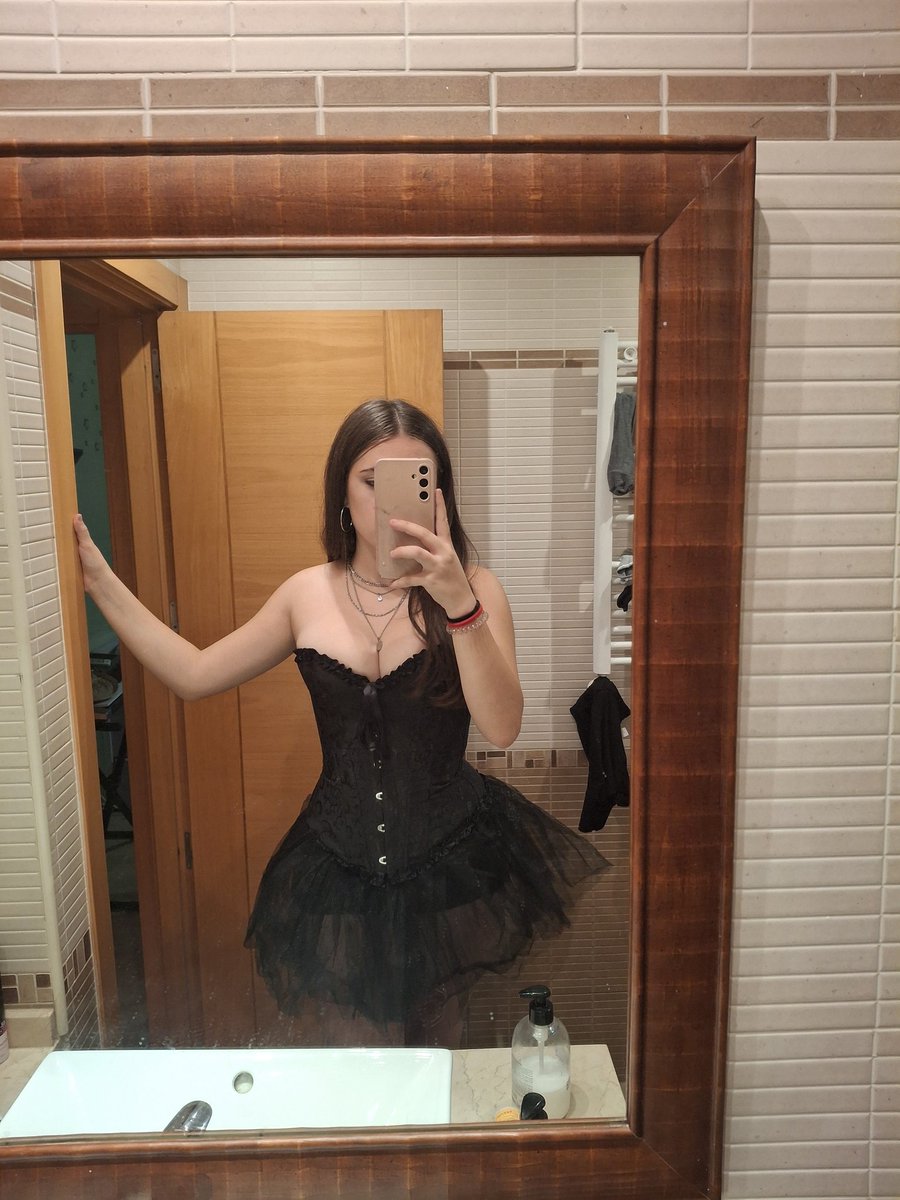 clau (robe's version) tweet media