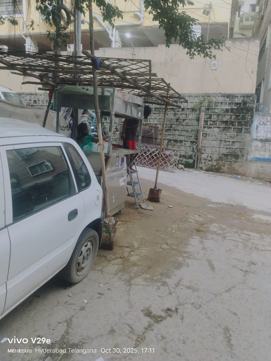 suk_pccs's tweet photo. @CVAnandIPS @Comm_HYDRAA @CommissionrGHMC @GHMCOnline @gadwalvijayainc @ZC_Khairatabad @PrlsecyMAUD @VijayGopal_ @TelanganaCMO @revanth_anumula @KTRBRS @DeccanChronicle Encroached Road chai Bandi Udaynagar X Road 11 Banjara Hills - No Action by GHMC officials complained several times https://t.co/Li86ocWbJ3