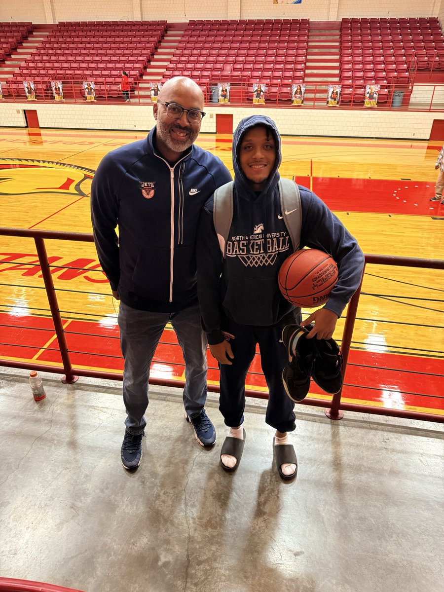 coachdanamorgan's tweet image. Great to watch two of our former guys tonight. Tevo and Syncere. #jetfam