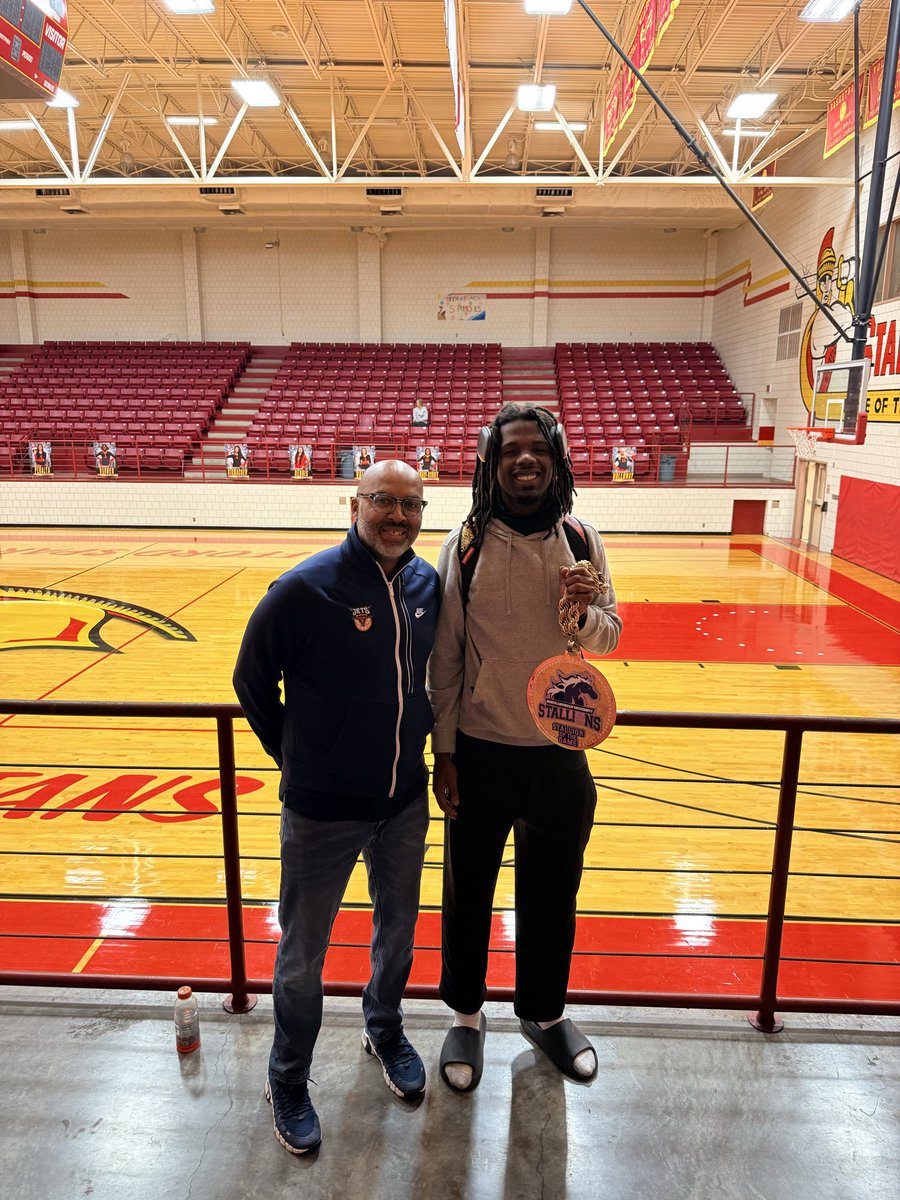 coachdanamorgan's tweet image. Great to watch two of our former guys tonight. Tevo and Syncere. #jetfam