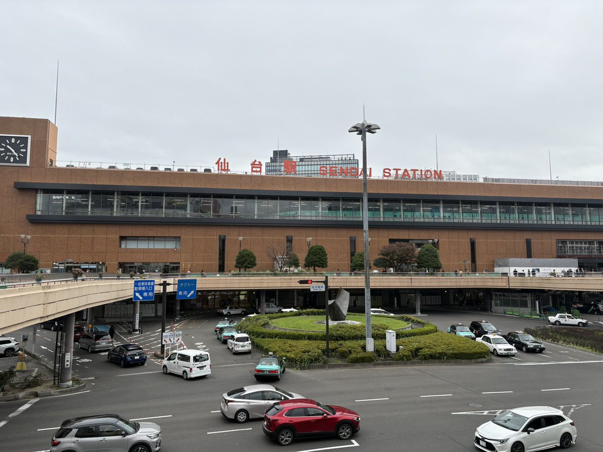 next3161's tweet photo. ループル乗り場がわからんすぎて仙台駅30分以上歩きつづけ、疲れたからループル乗らずに牛タン食べる。 https://t.co/dpMW2Y4jwW