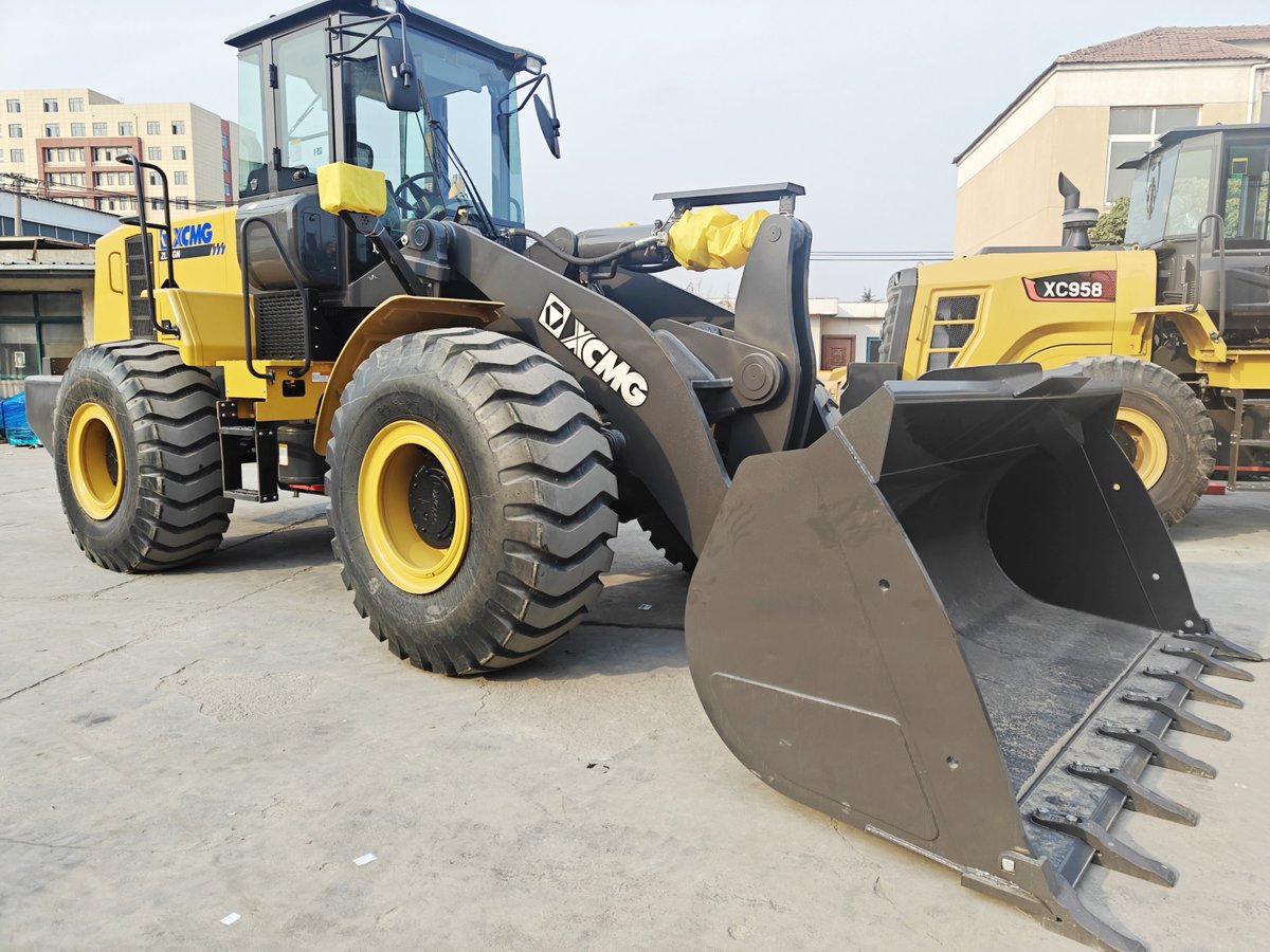 EvangelChina's tweet image. Delivery to Chile 🇨🇱!
The XCMG ZL50GN wheel loader joins our client’s fleet — powerful, efficient, and built to last. 💪🚜
#XCMG #WheelLoader #ConstructionMachinery #EVANGEL #Chile