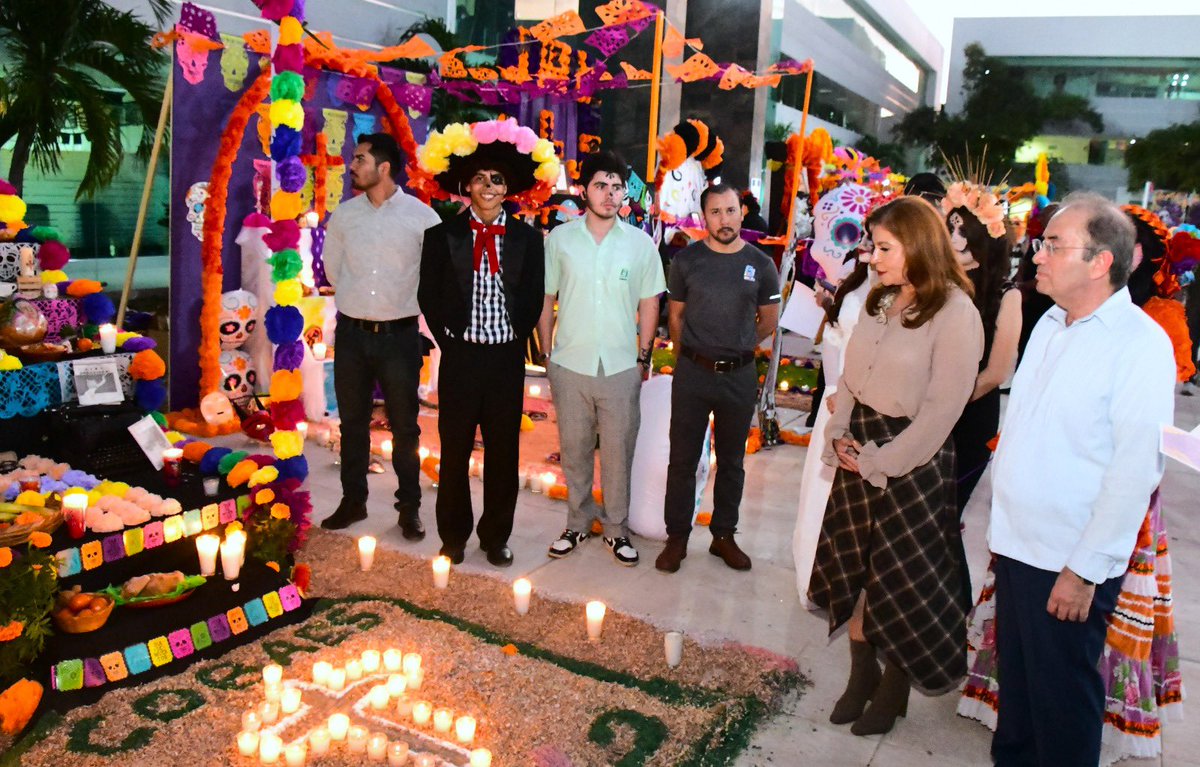 En el festival “Ecos de Mictlán” de la SEPyC, COBAES participó con un altar elaborado por la comunidad del plantel 24 “Gral. Emiliano Zapata”, en honor a Cipriano Obezo Camargo, primer director general del Colegio. La ofrenda fue expuesta en la Plaza de los Valores.