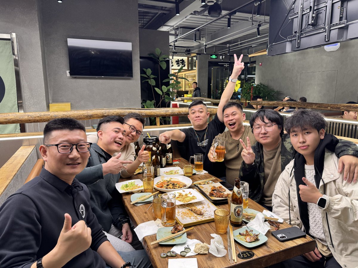 HackingGroup tweet media