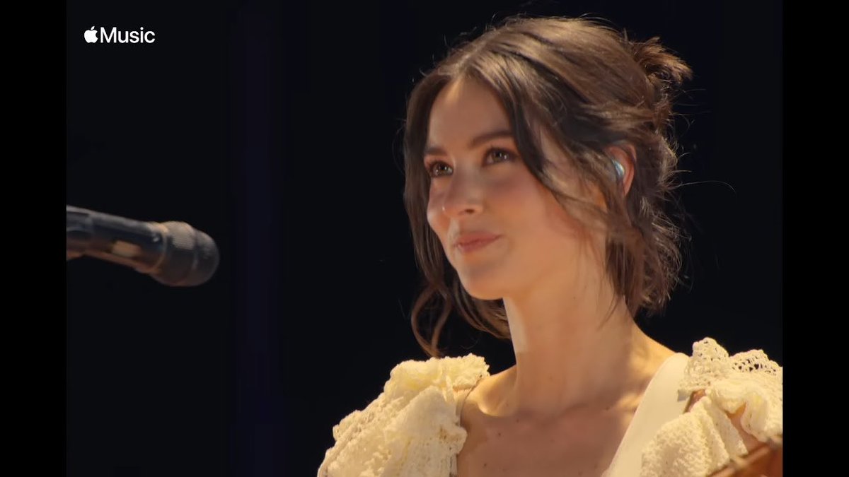 グレイシー・エイブラムス Gracie Abrams 日本公式