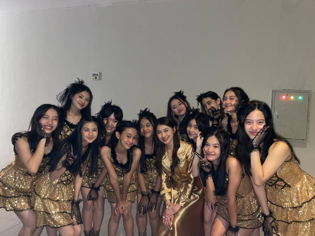 yeahhsyaa's tweet photo. Happy Anniversary Gen 11
#Dr3amRo11ercoaster

~A Thread fotbar gen 11~ https://t.co/9bPIyudnaI
