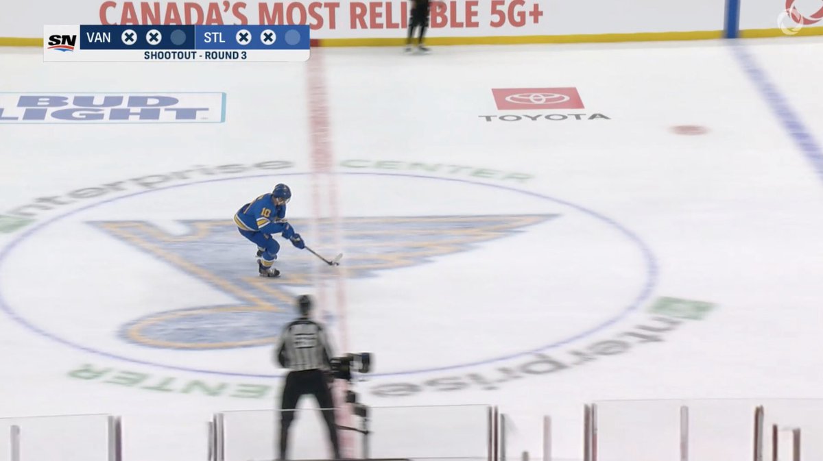 hockey images that precede unfortunate events (@unfortunatehky) on Twitter photo 