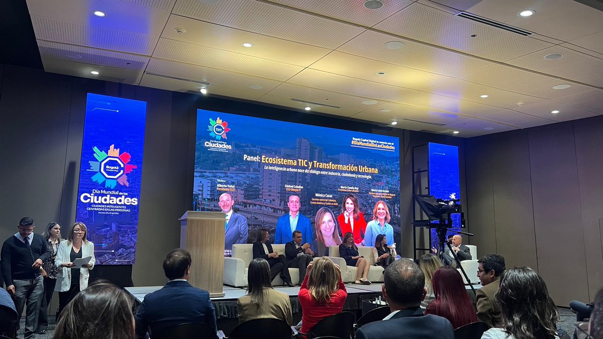 Panel: “Ciudades inteligentes, personas al centro”, organizado por la <a href="/SecGeneralBog/">Secretaría General</a> y la <a href="/ConsejeriaTIC/">Consejería Distrital de TIC</a>.

Líderes del sector tecnológico coincidieron en que la transformación digital solo tiene sentido cuando mejora la vida de las personas y fortalece la gestión de las ciudades.