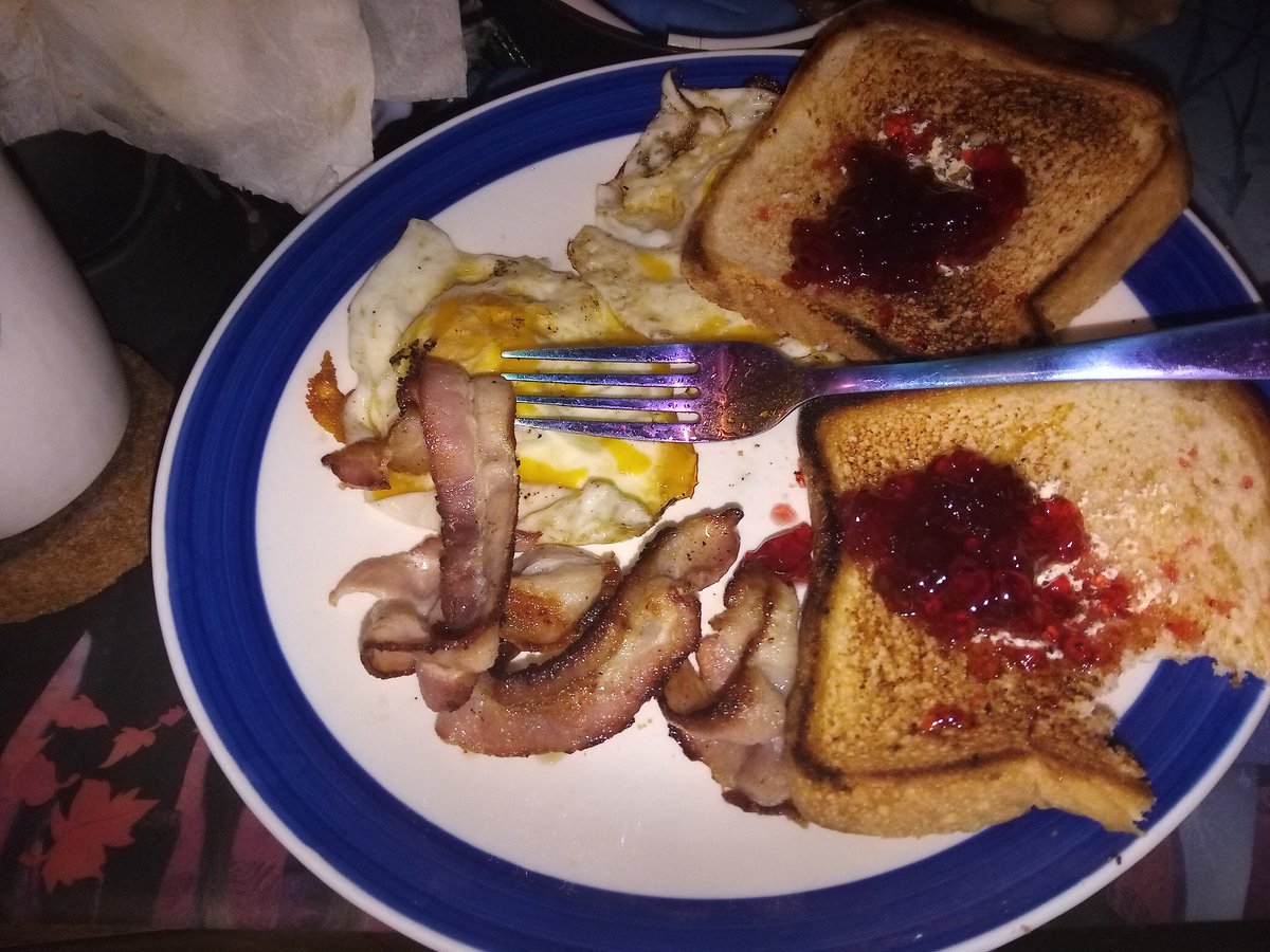 FoxfellD58052's tweet photo. Mmm breakfast for dinner 🍽️ https://t.co/qBZUTvx0vz