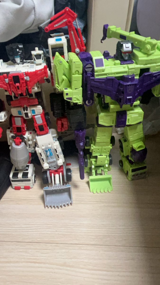 ronin37998's tweet photo. @Caltainty robots in disguise～ https://t.co/ksd9maSvDw