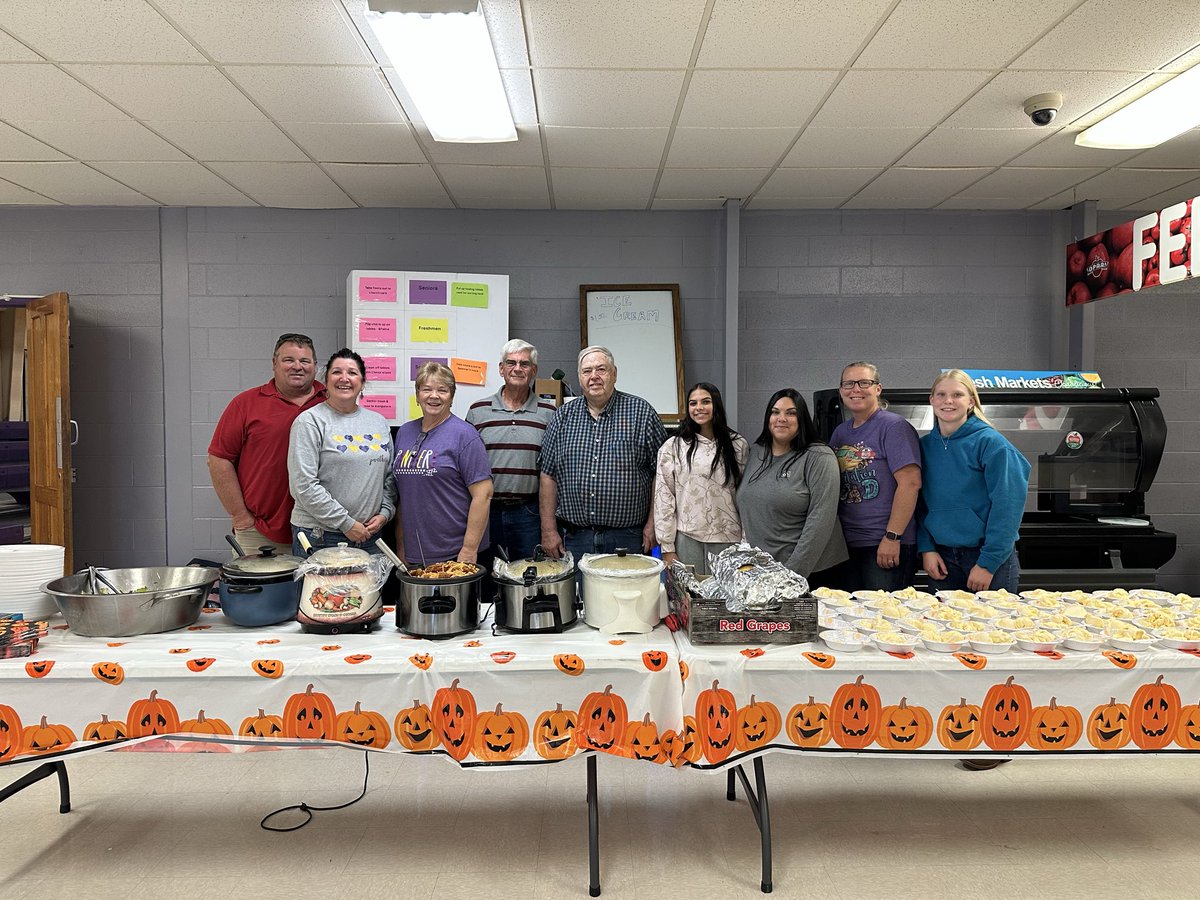 Huge thanks to New Market Christian Church &amp; Cassidy Bus Co for providing this week’s team dinner! 
Our Senior of the Week, Allyson Smith, has been a manager in our program for 2 years. She shared that her biggest influence is her stepdad, Tim “He always shows up to support me.”