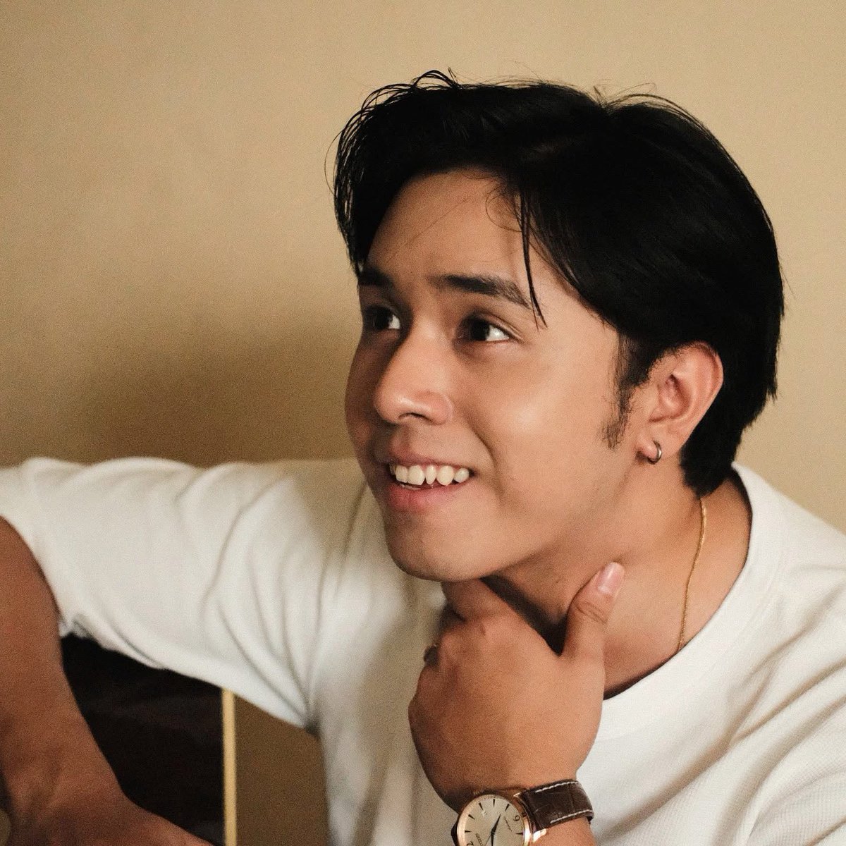 .<a href="/rob_deniel/">Rob Deniel</a>'s "Bakit Ngayon Ka Lang" has entered the top 200 of Apple Music PH chart.