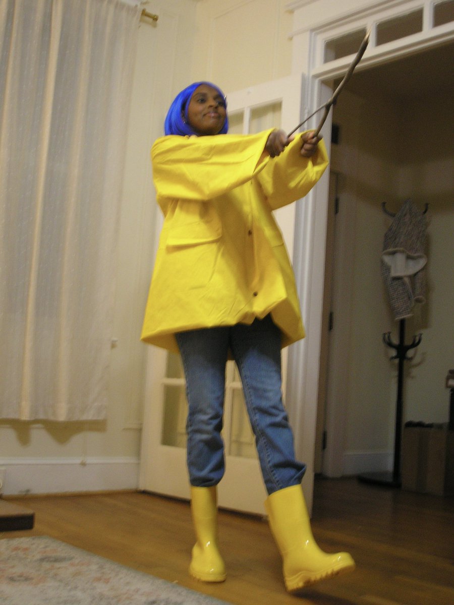 costume 1 Coraline!