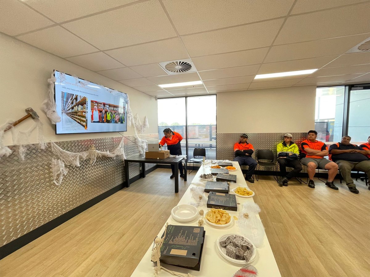 bdynamiclog's tweet image. Just another day of spreading smiles and maybe a few scares! 🎃🧡

#HappyHalloween #SpookySeason #HalloweenFun #BdynamicLogistics