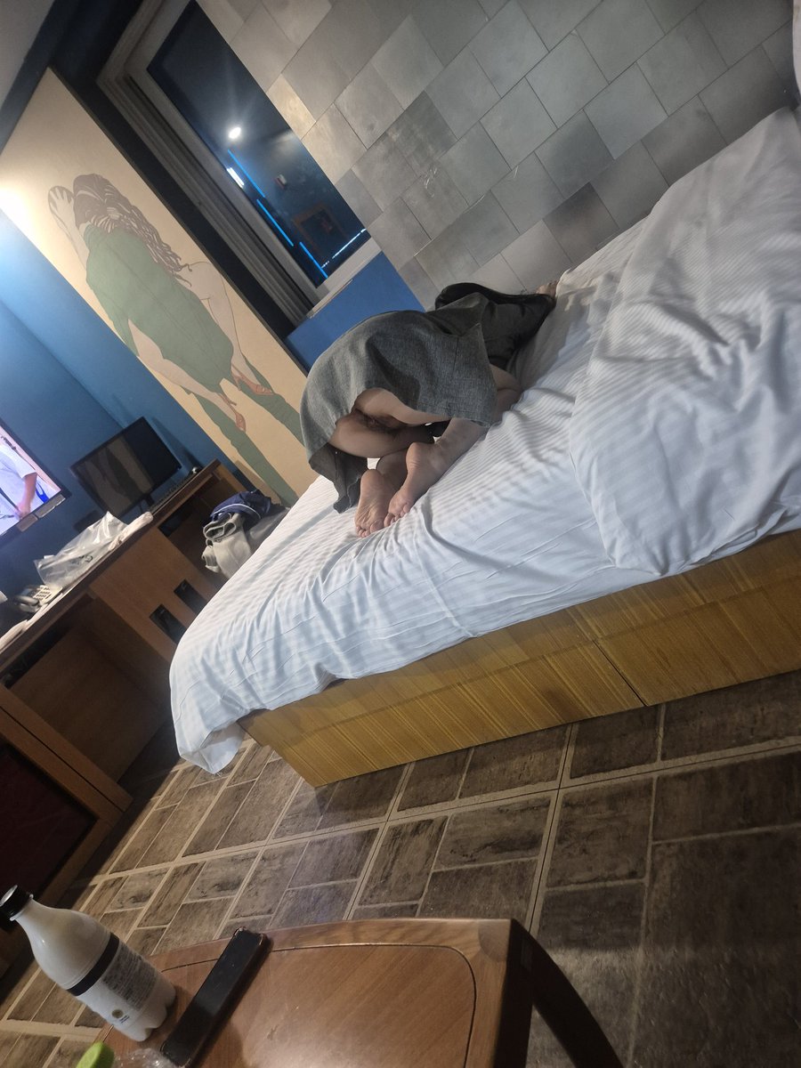 #초대남 #네토 #쓰리썸 #돌싱
#유부녀 
초대남을 기다리는 그녀의 자세~
준비운동??
그모습을 관전 하는 ~
[설레임69] 네이버 카페로 초대합니다. ❤
cafe.naver.com/whwhdquszmffjq…