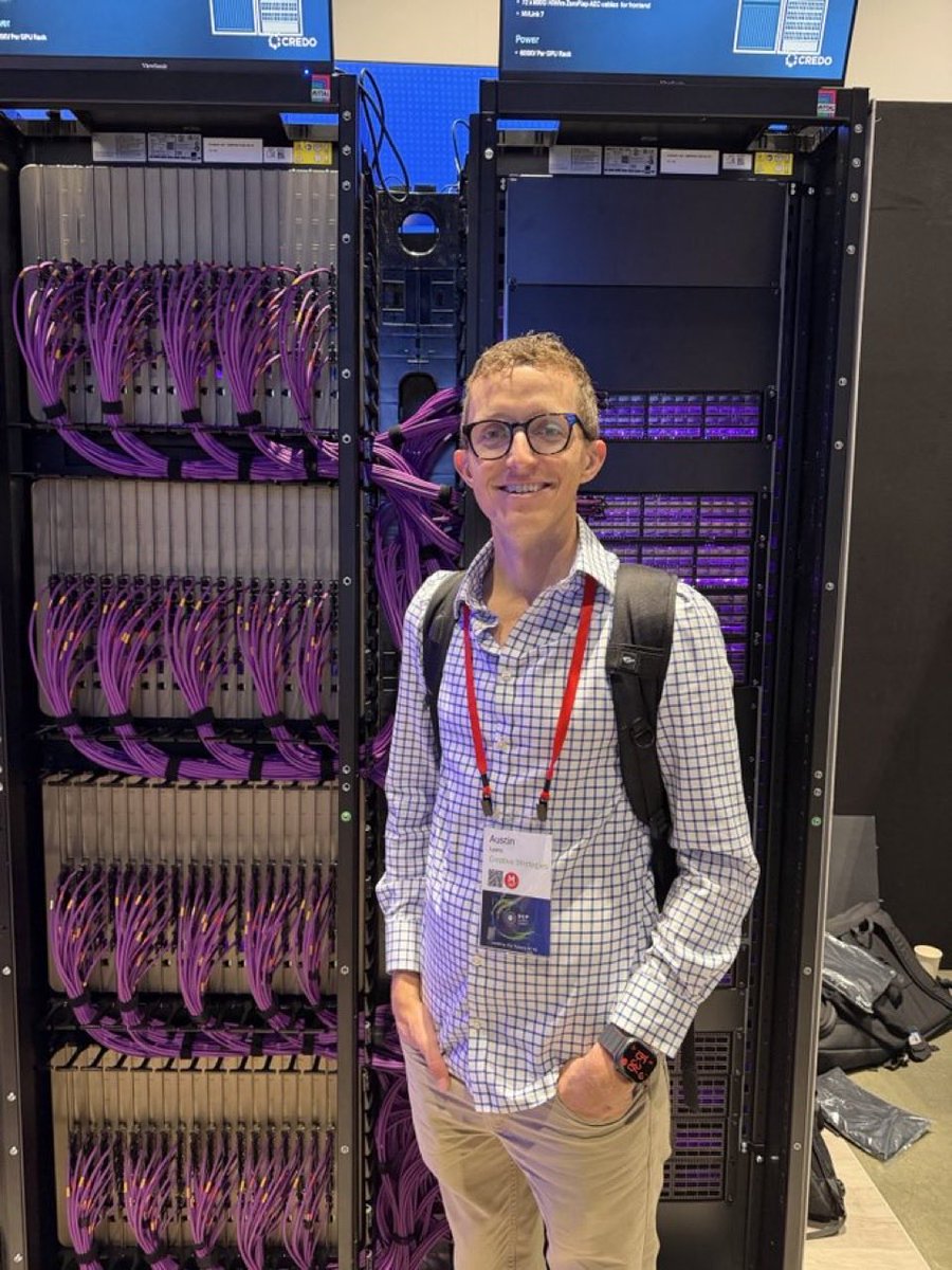 A tidy $CRDO NVL576 Kyber demo. 

Lots of AECs per rack. 

Compute rack left, switch rack right. 

Good serviceability.