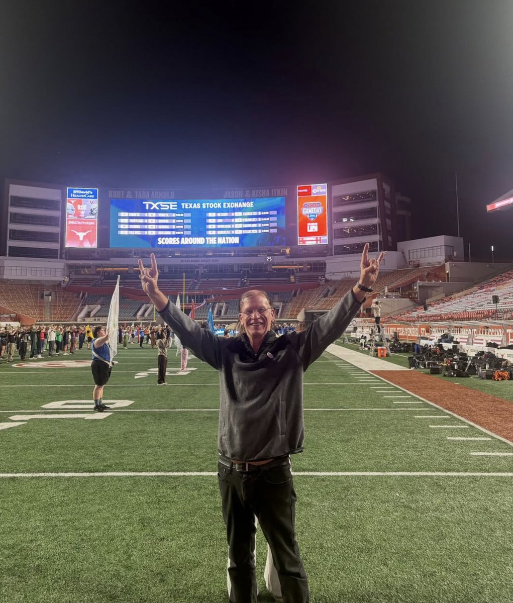 LifeguardsUnion's tweet image. Austin lifeguard, UT art senior and military veteran Scott Cobb will be part of an on-field moment during Saturday's game, representing Army vets after helping run the Texas flag onto the field. Military vet undergrads at UT:  0.47 %. Grad students: 4.22 %. Total UT vets 1.16 %.