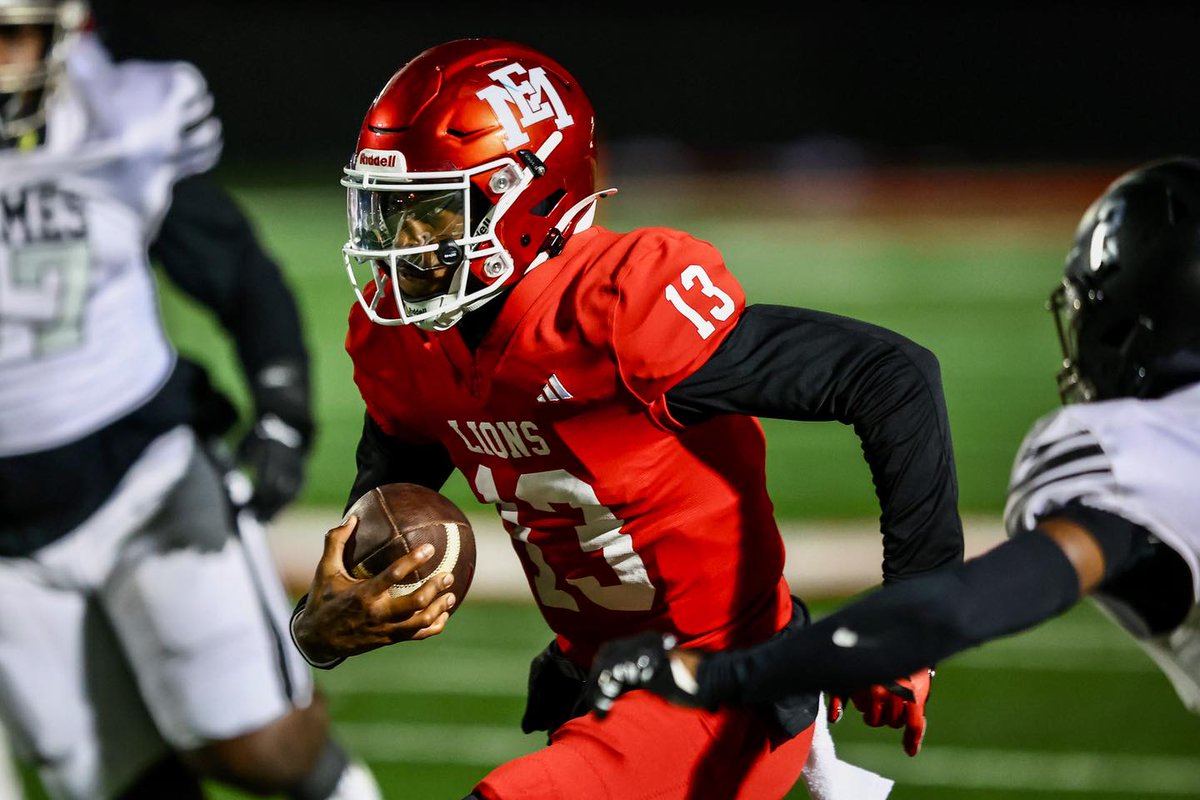 JuCoFootballACE's tweet image. Trey Irving @trey_irving3 @ East Mississippi JuCo @EMCCathletics passed for 202 yds + 2 TDs &amp;amp; rushed for 189 yds + 1 TD vs Holmes JuCo @jucoweekly @MSJUCOREPORT