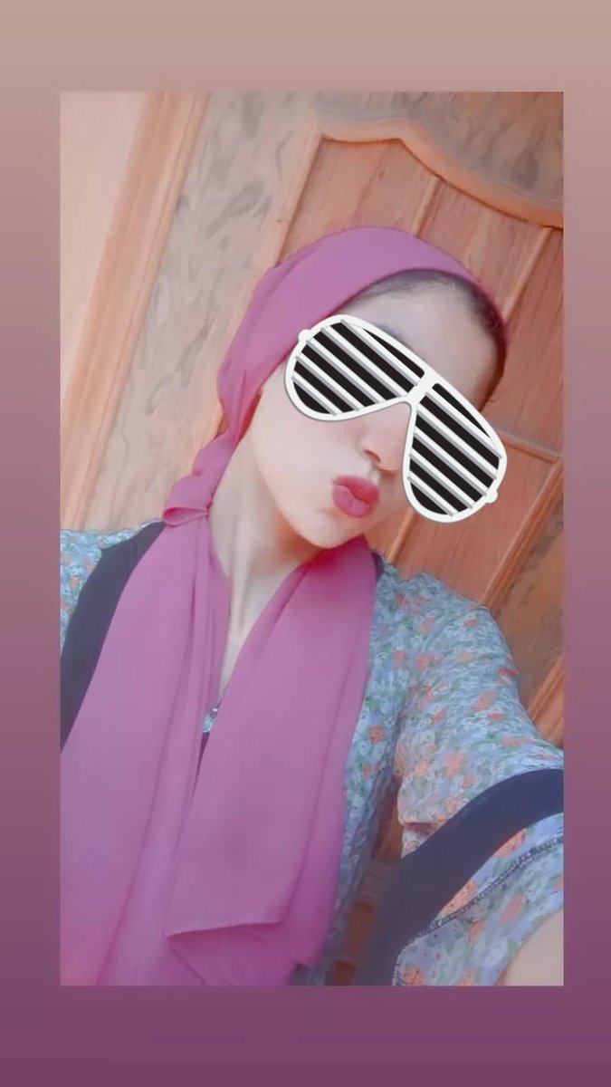 دي هاجر خطيبتي
مين نفسه في الشفايف دي واللحم الابيض دا
نفسي اشوف هاجر تحت ازبار الفحول