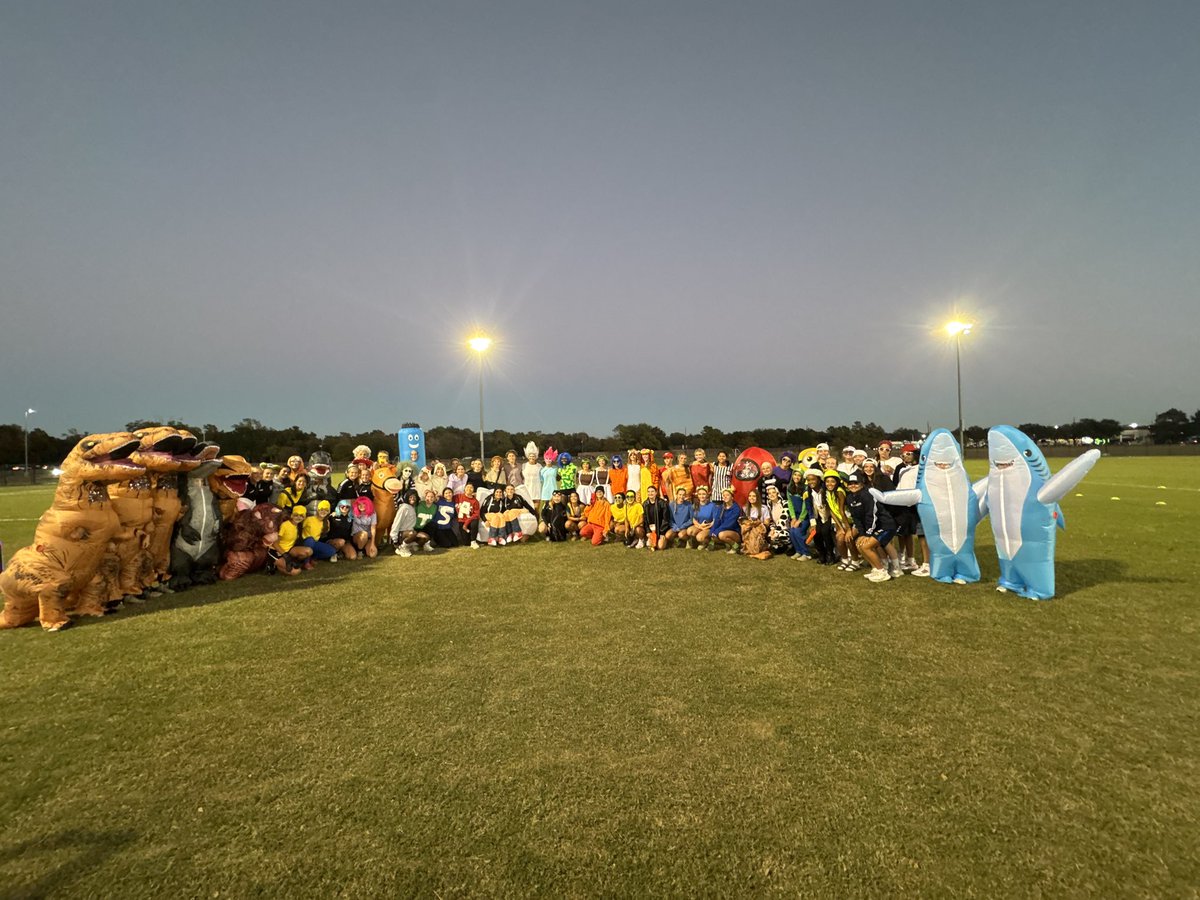 CoachGusMota's tweet photo. Halloween night! 🎃 

These are the memories our girls will remember forever! 

@ahfcsoccer 

#ALLIN https://t.co/HAVOa825F0