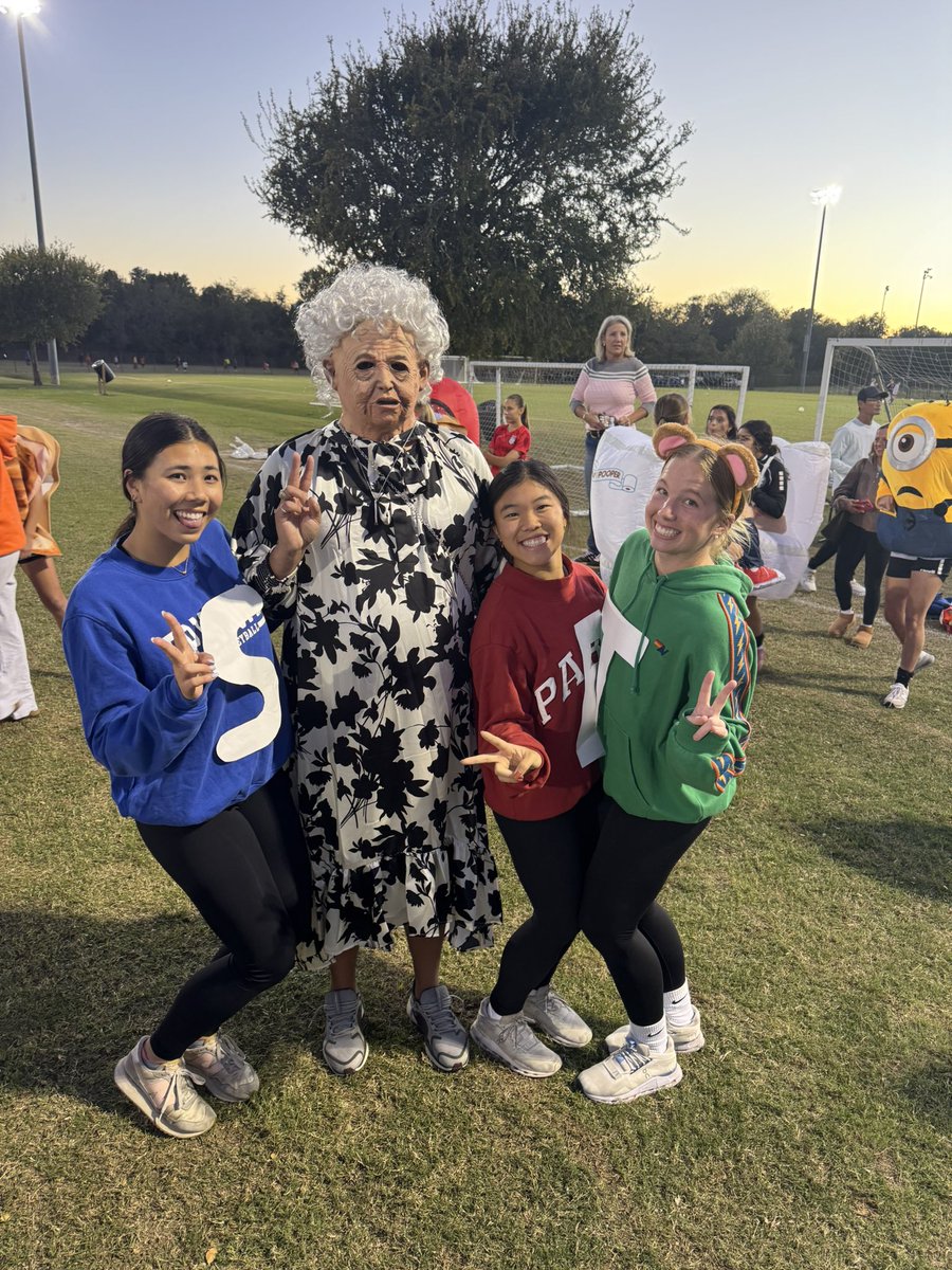 CoachGusMota's tweet photo. Halloween night! 🎃 

These are the memories our girls will remember forever! 

@ahfcsoccer 

#ALLIN https://t.co/HAVOa825F0