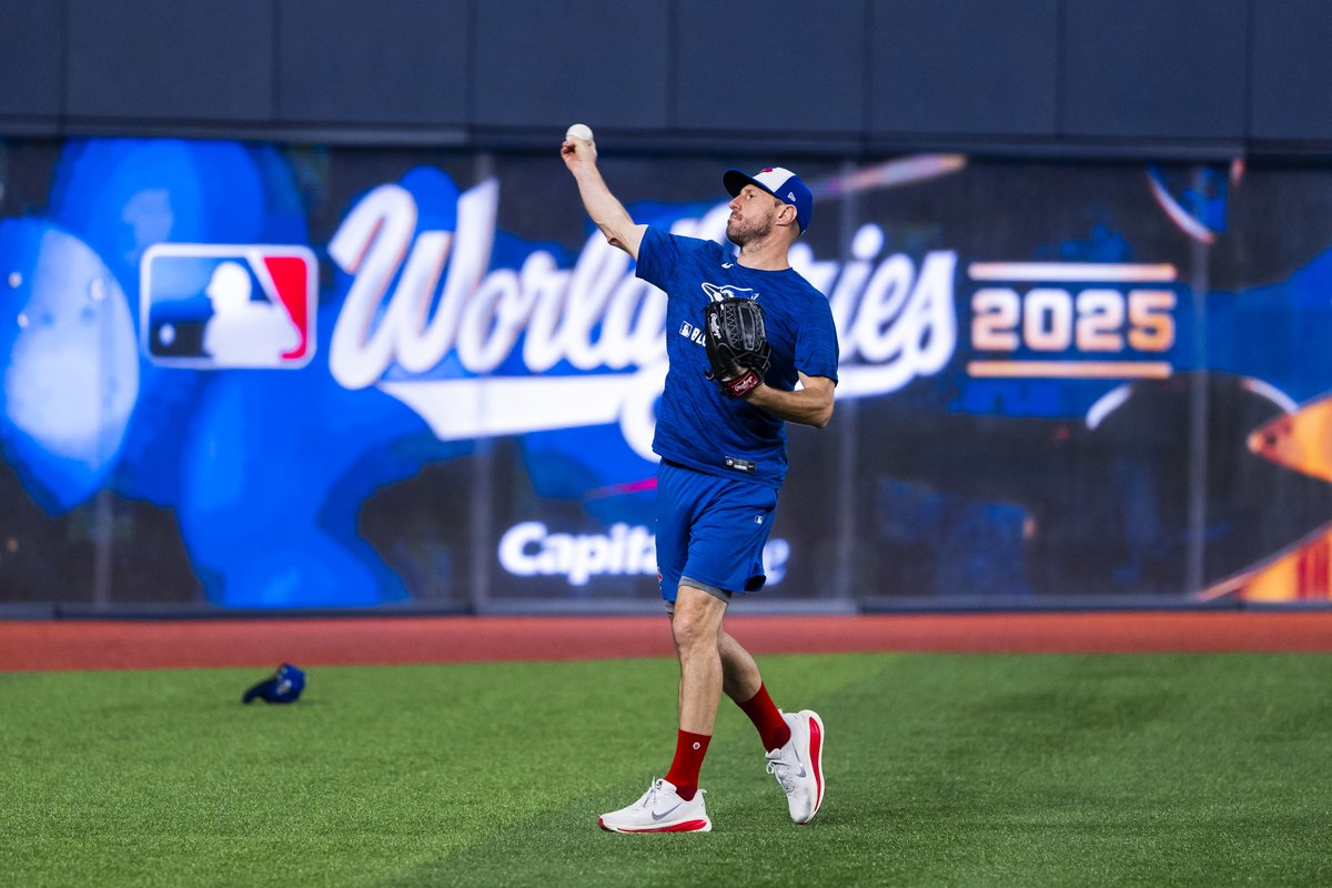 BlueJays's tweet photo. Back on Home Turf ❤️🇨🇦 #WANTITALL https://t.co/cQzSyoMTKA