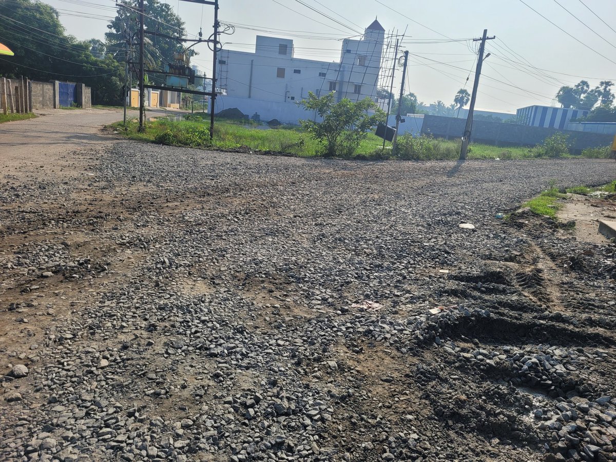 RakeshAnanthag1's tweet photo. @CMOTamilnadu , @DISTRICTCPT , @Sarangadoss1947 we have requested to repair Indiranagar Main Rd in "Ungaludan Stalin" camp on 24th Sep 2025 however road was filled with rocks and becoming difficult to drive. Kindly look into this and help fixing. https://t.co/sNqwyC6ebD