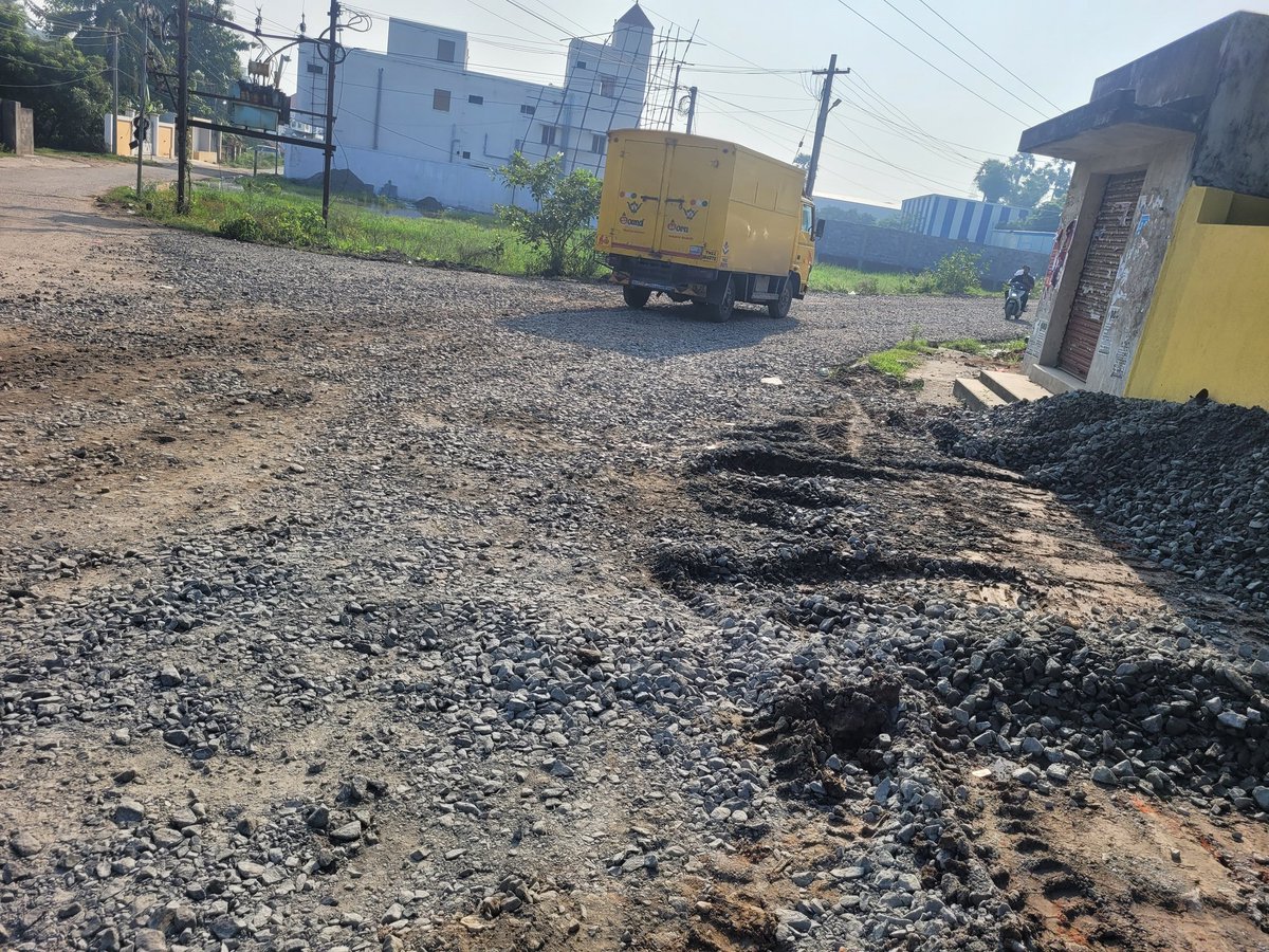 RakeshAnanthag1's tweet photo. @CMOTamilnadu , @DISTRICTCPT , @Sarangadoss1947 we have requested to repair Indiranagar Main Rd in "Ungaludan Stalin" camp on 24th Sep 2025 however road was filled with rocks and becoming difficult to drive. Kindly look into this and help fixing. https://t.co/sNqwyC6ebD