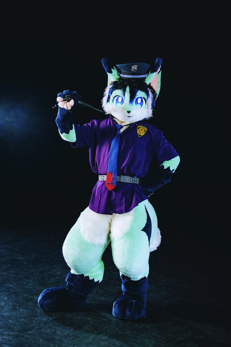 ハッピーハロウィ～～～～ン！🎃🥳👻
ポゃポゃポリスポラリスが取り締まっちゃうぞ！