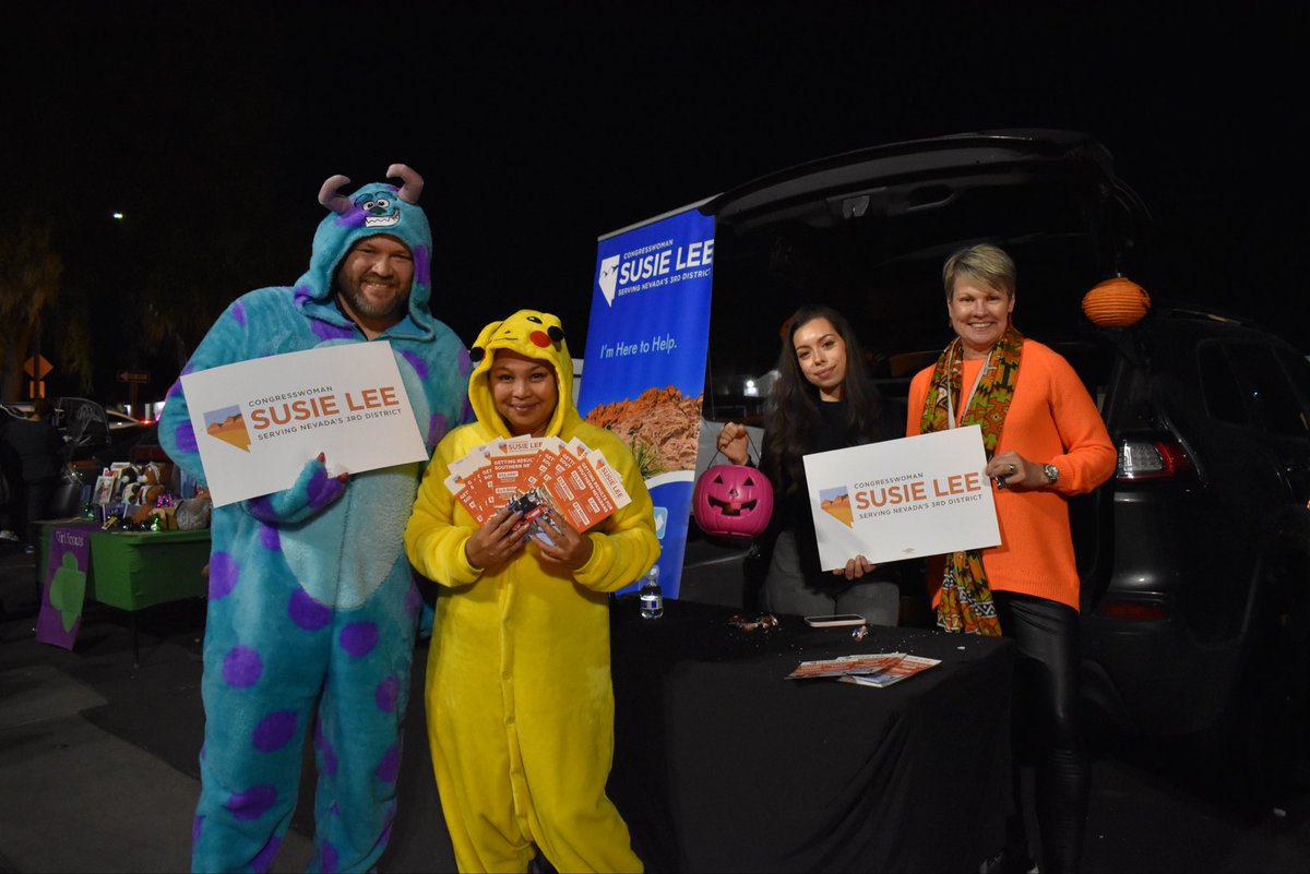 RepSusieLee's tweet photo. #TeamLee had a blast last night at Commissioner Justin Jones’ “Epic Halloween Block Party” at Clark High School! Thanks for stopping by our trunk and showing us your awesome costumes! 🎃🍬 https://t.co/GUhNL007Ob