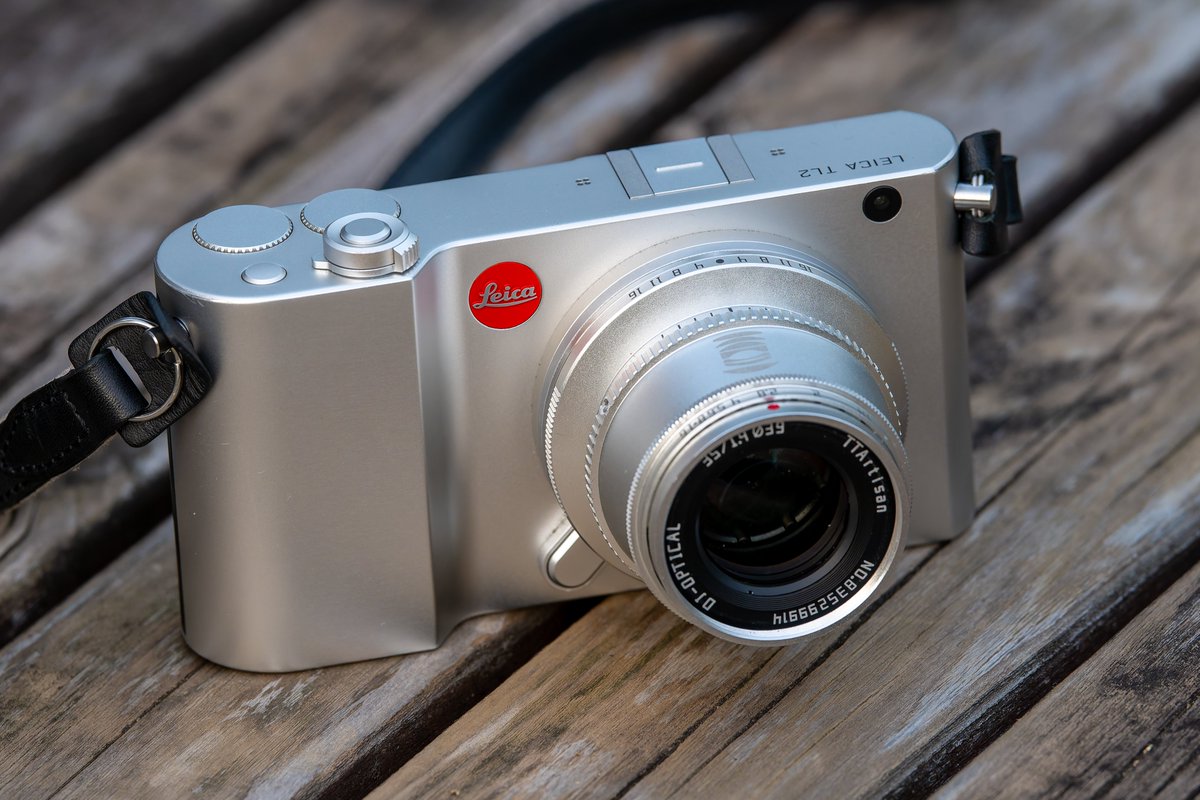 この組み合わせ見た目よすぎる
激安レンズなのに写りもいい…

ちなみにこのレンズいまamazonスマイルSALEで12036円というバーゲン価格になってておすすめです（11/4(火)23:59まで）