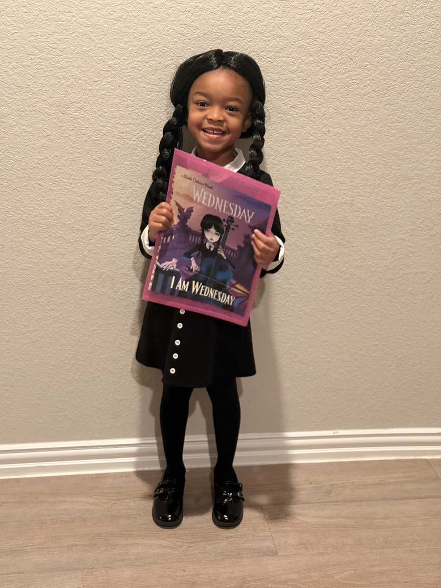 MrsMWilliams5's tweet image. Ending Red Ribbon Week with Book Character Parades and Costumes! @FaldynFoxes @HaskettJH #RedRibbonWeek #WeAreHaskett