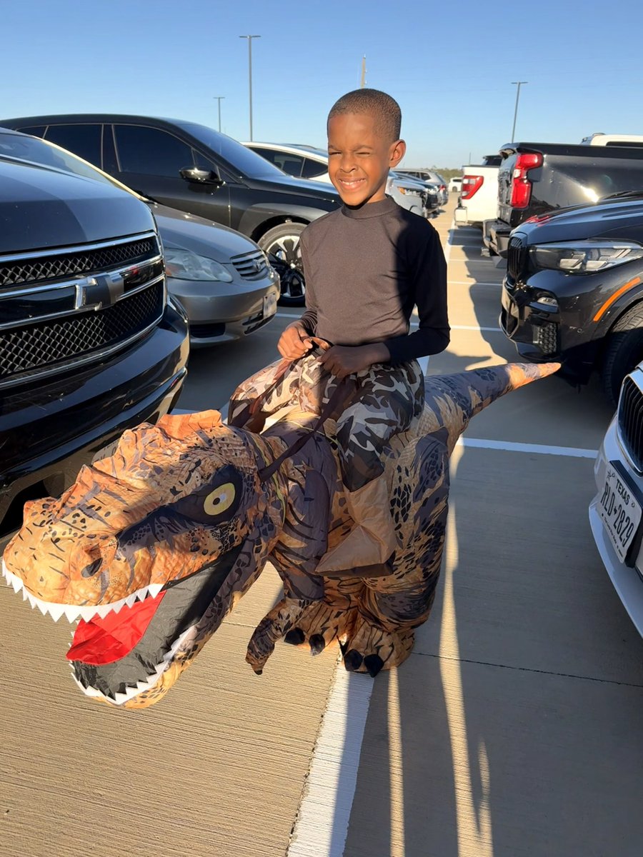 MrsMWilliams5's tweet image. Ending Red Ribbon Week with Book Character Parades and Costumes! @FaldynFoxes @HaskettJH #RedRibbonWeek #WeAreHaskett