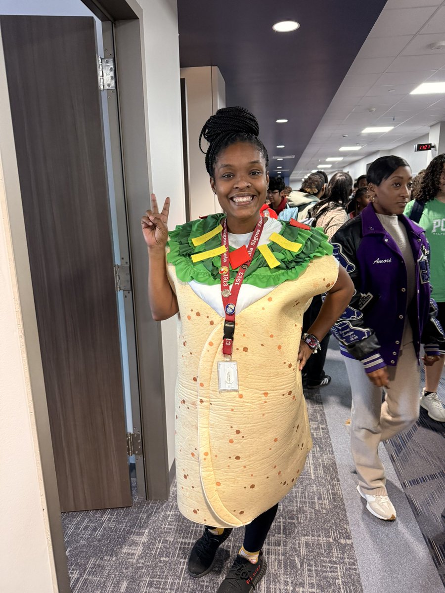 MrsMWilliams5's tweet image. Ending Red Ribbon Week with Book Character Parades and Costumes! @FaldynFoxes @HaskettJH #RedRibbonWeek #WeAreHaskett