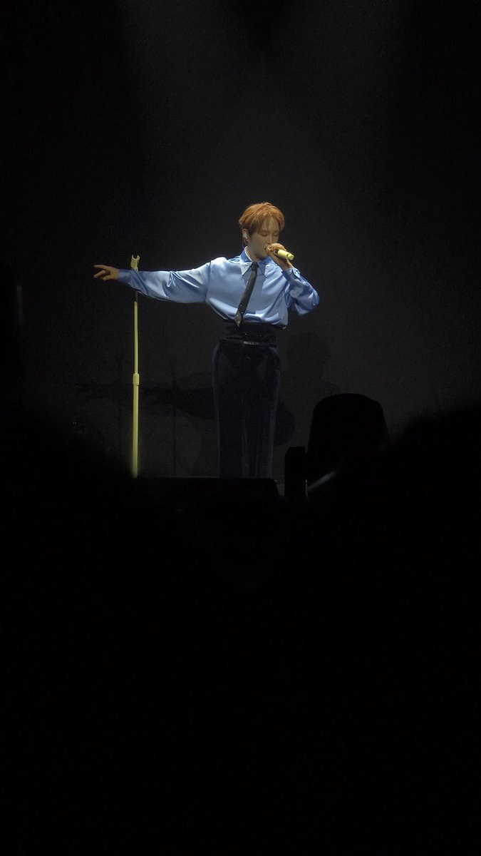 Thank you so much for this day, I could wait my whole life to see you again. 

Love you 🩵
#onew_the_live_percent_