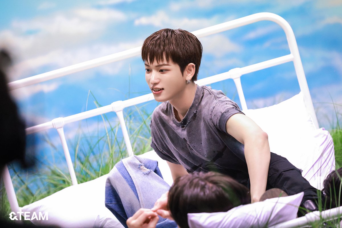 &TEAM KR 1st Mini Album 'Back to Life' MV Shoot Behind Photo