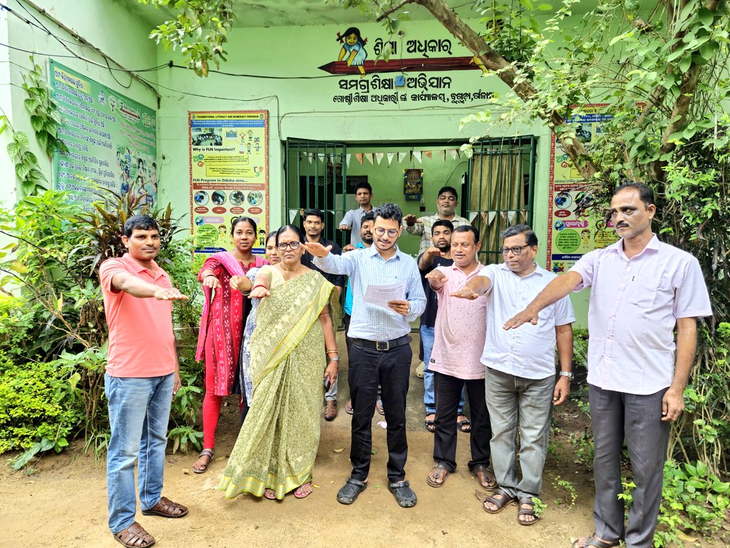 BEO_Buguda's tweet image. The 2025 Vigilance Awareness Week is being observed from 27th October 2025 to 2rd November 2025 with the theme &quot;“Vigilance: Our Shared Responsibility”. 
ଦୁର୍ନୀତି ନିବାରଣ ସଚେତନତା ସପ୍ତାହ ୨୦୨୫, ଶପଥ ପାଠ। #BEO_BUGUDA #BUGUDA_BLOCK #GANJAM @SMEOdisha @OSEPA_Official @Ganjam_Admin