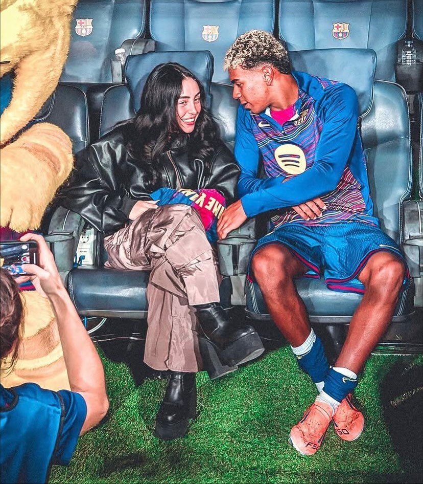 TENTANG CEDERA LAMINE YAMAL

Banyak orang yang bikin spekulasi aktivitas Lamine Yamal di luar lapangan, terutama kisah asmaranya, jadi penyebab cedera sang wonderkid.
Coba dibahas disini ya.

A THREAD ☕️