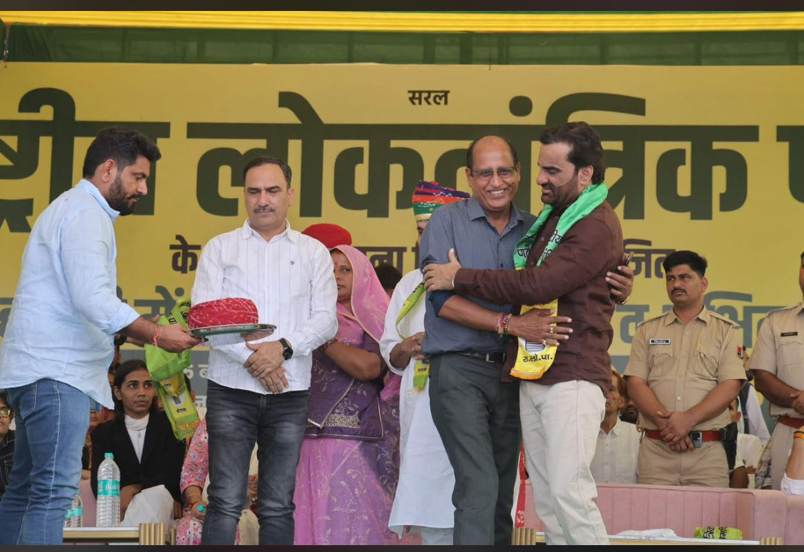 PrbhatilalRAS1's tweet image. राष्ट्रीय लोकतांत्रिक पार्टी के स्थापना दिवस पर बीकानेर में आयोजित महारैली में अपने सम्बोधन में पार्टी को मजबूत करने का संकल्प दोहराया |
#RLP_Foundation_Day #RLP #Bikaner
@hanumanbeniwal @RLPINDIAorg @NarayanBeniwal7