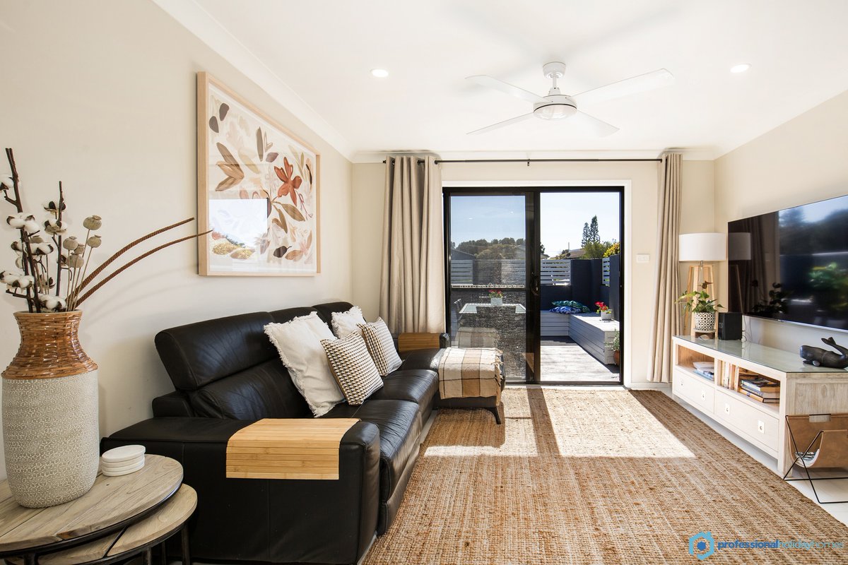 Profholhomes's tweet image. 🏠 Alkira | 🛏️ 3 | 🛁 2 | 👤 9

📍 120 The Lake Cct, Culburra Beach

Rest and recalibrate in this sun soaked villa, where relaxation and rejuvenation await.

🌐 professionalholidayhomes.com.au/accommodation/…
📞 (02) 9194 4411 (Option 2)⁠
✉️ enquiries@professionalholidayhomes.com.au

#Alkira #PHH