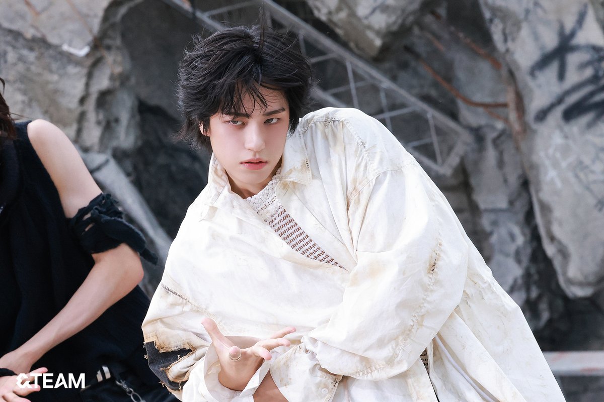 &TEAM KR 1st Mini Album 'Back to Life' MV Shoot Behind Photo