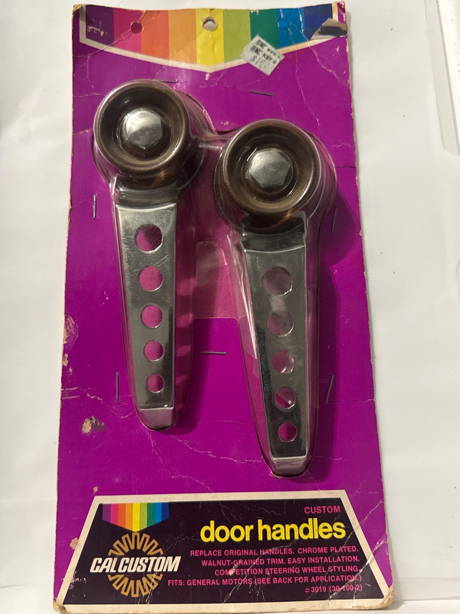 THERELICVAULT's tweet image. Before touchscreens and keyless entry…
You gripped chrome, slammed doors, and hit the road.

Cal Custom. When cars felt alive.
#TheRelicVault #RetroAuto #CalCustom