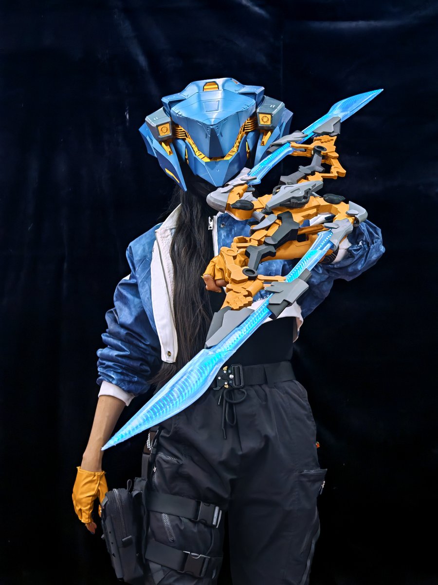 Elani_s222s's tweet photo. Rusty / SteelHaze cosplay... i guess cosplay is sort of halloween related, idk. 

#ARMOREDCORE #アーマードコア6 #AC6 https://t.co/WfHyT5D65v