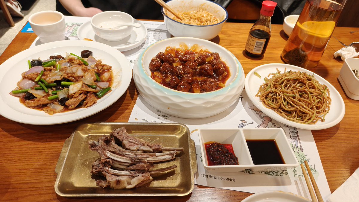 第一张发给日本的朋友，朋友以为是ai，不敢相信。然后又去吃了上海的山西菜