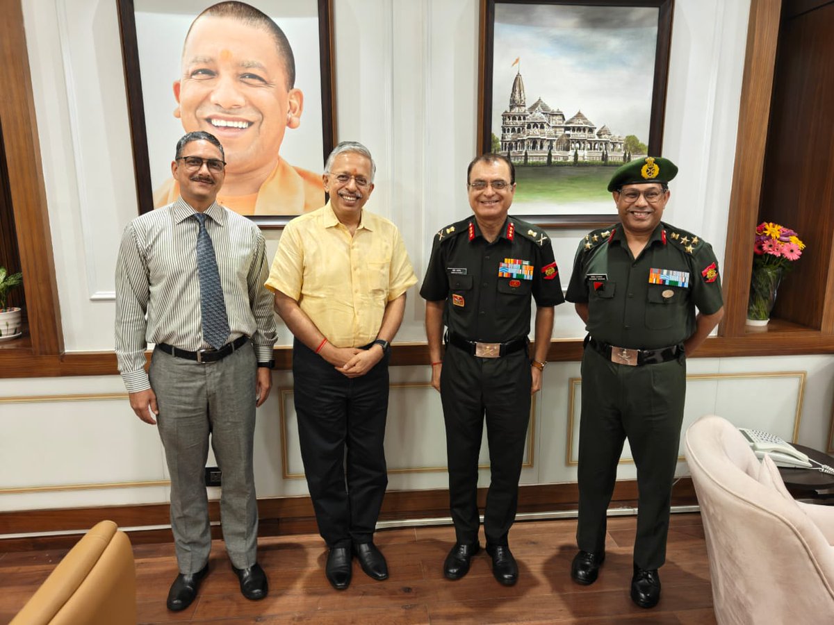 suryacommand's tweet image. 🫱🏽‍🫲🏼 &quot;𝗦𝘆𝗻𝗲𝗿𝗴𝘆 𝗶𝗻 𝗩𝗶𝘀𝗶𝗼𝗻, 𝗦𝘁𝗿𝗲𝗻𝗴𝘁𝗵 𝗶𝗻 𝗖𝗼𝗹𝗹𝗮𝗯𝗼𝗿𝗮𝘁𝗶𝗼𝗻&quot;.

Lt Gen Navin Sachdeva, Chief of Staff, HQ #CentralCommand, interacted with Shri Shashi Prakash Goyal, IAS,  Chief Secretary, Govt of Uttar Pradesh, for a discussion on strengthening…